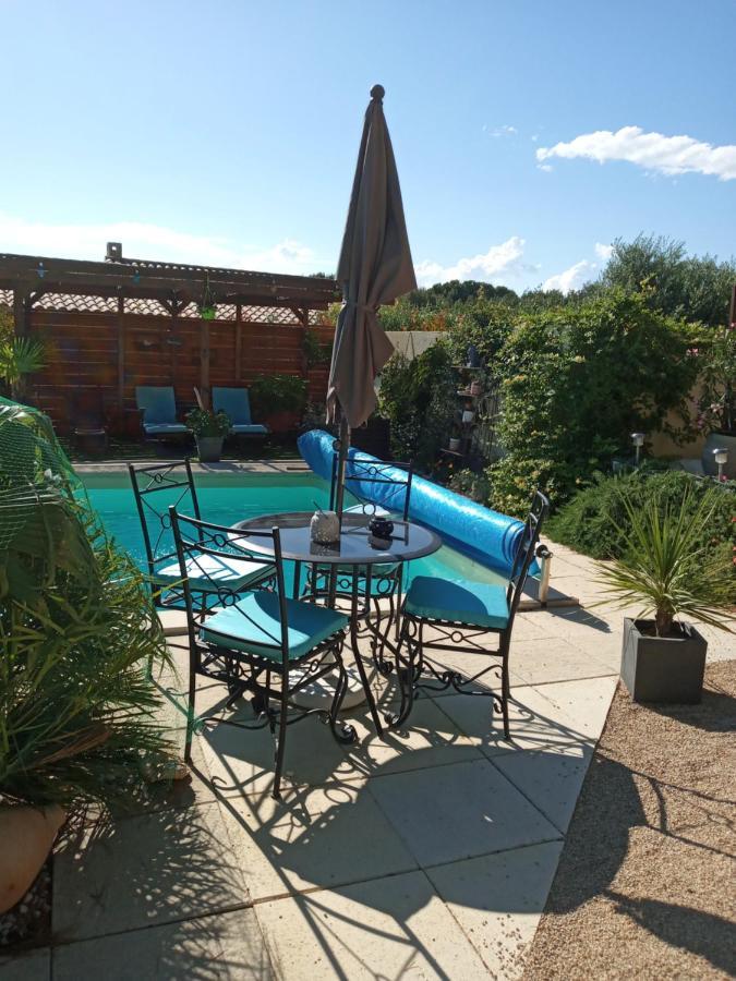 Bed and Breakfast Les Coronilles Beaucaire  Esterno foto