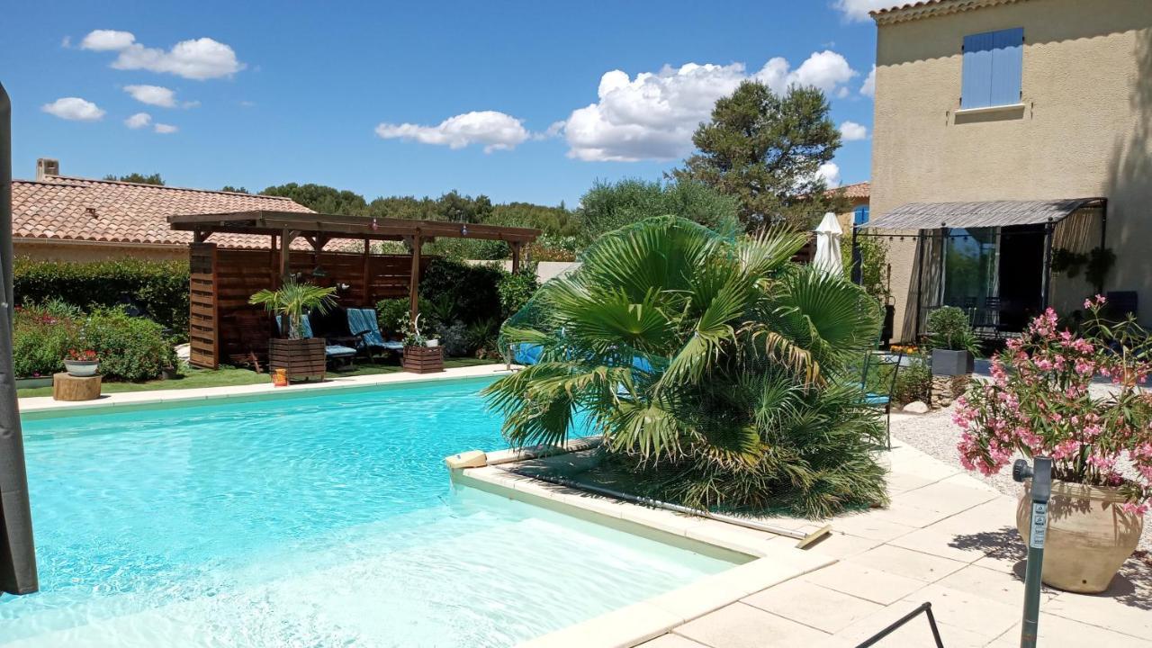 Les Coronilles Bed and Breakfast Beaucaire  Esterno foto