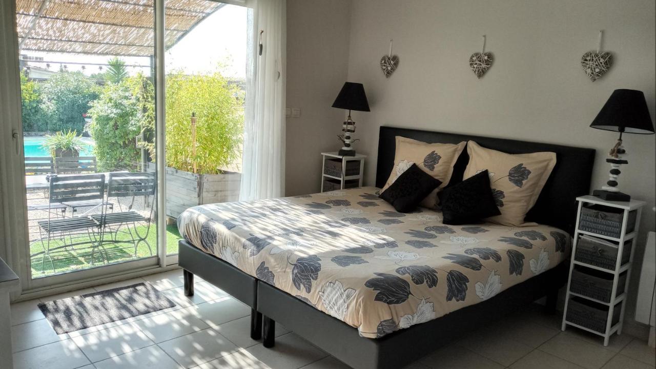 Les Coronilles Bed and Breakfast Beaucaire  Esterno foto