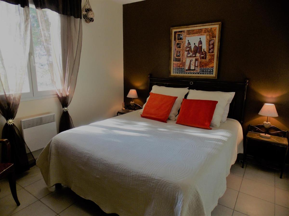 Bed and Breakfast Les Coronilles Beaucaire  Esterno foto