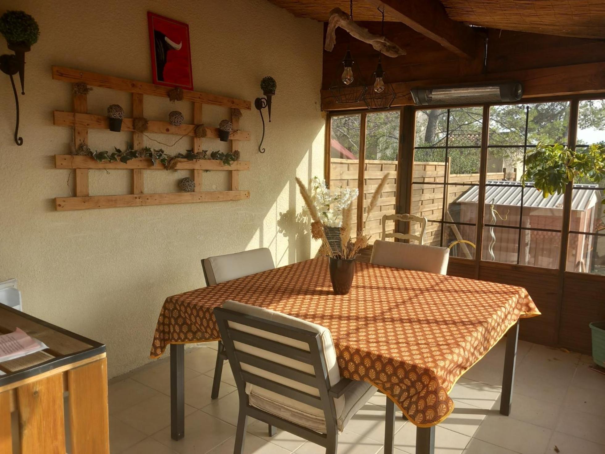 Bed and Breakfast Les Coronilles Beaucaire  Esterno foto