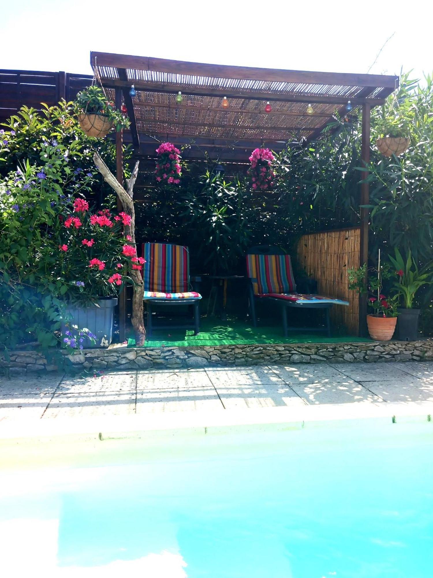 Bed and Breakfast Les Coronilles Beaucaire  Esterno foto