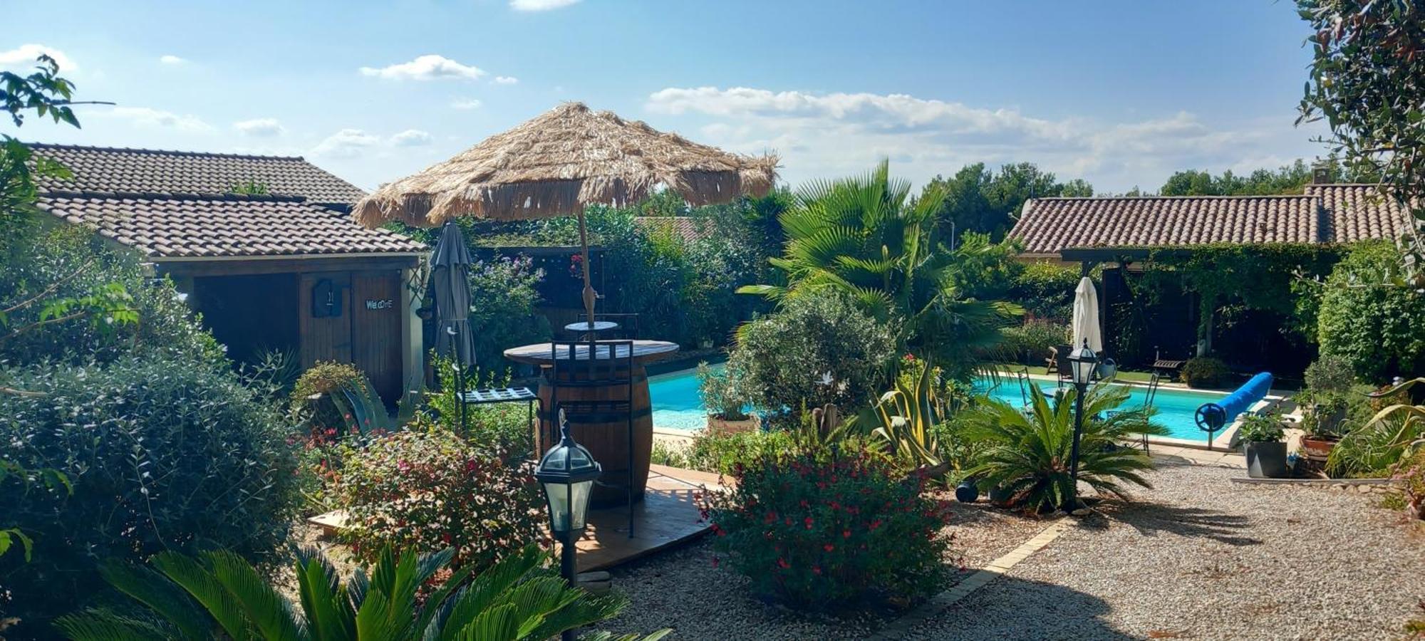 Bed and Breakfast Les Coronilles Beaucaire  Esterno foto