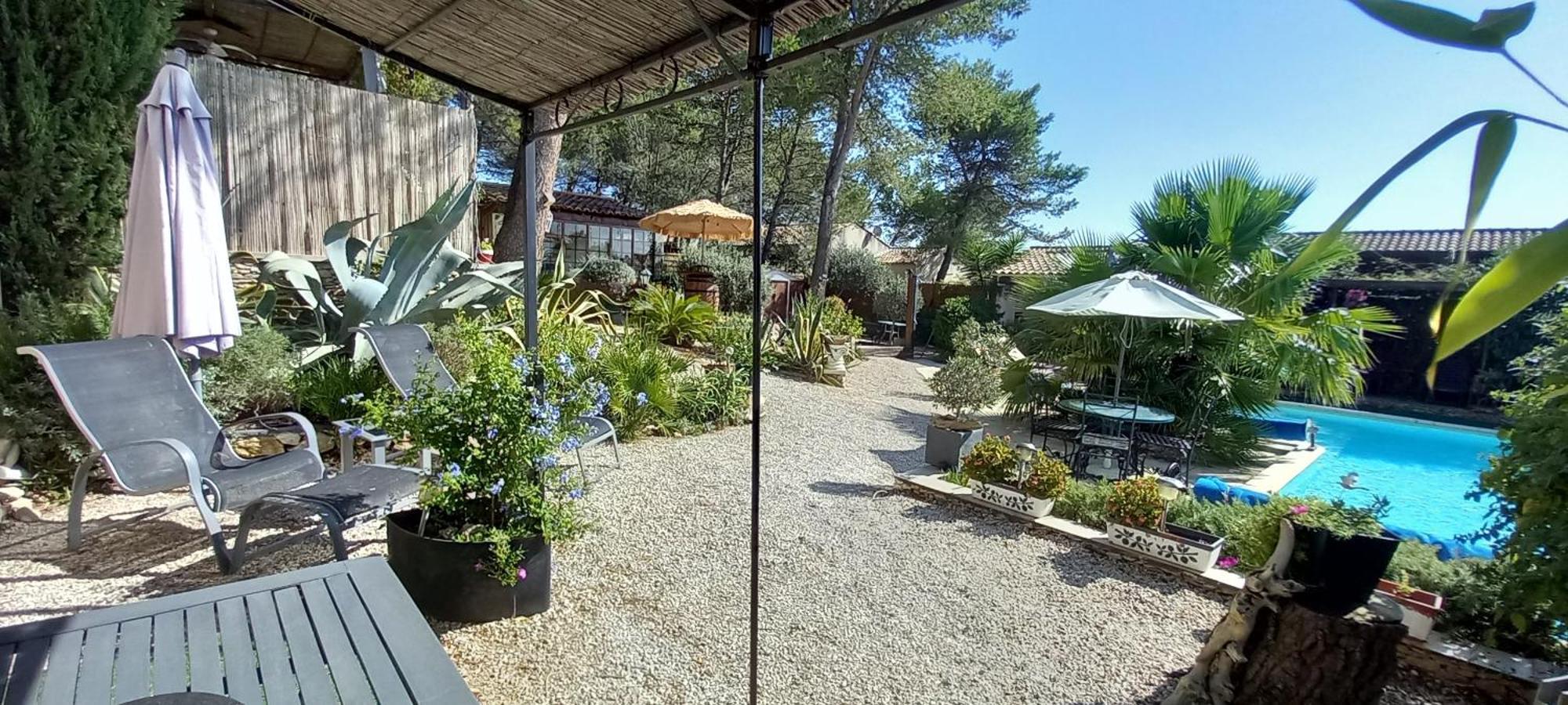 Bed and Breakfast Les Coronilles Beaucaire  Esterno foto