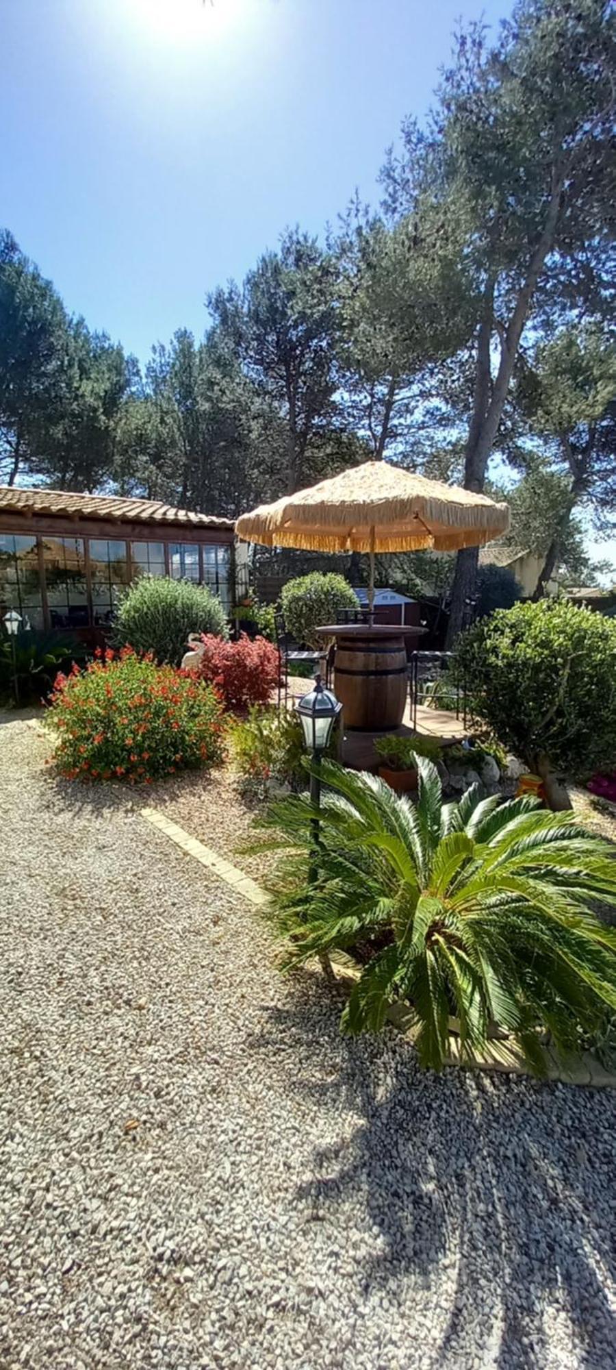 Bed and Breakfast Les Coronilles Beaucaire  Esterno foto