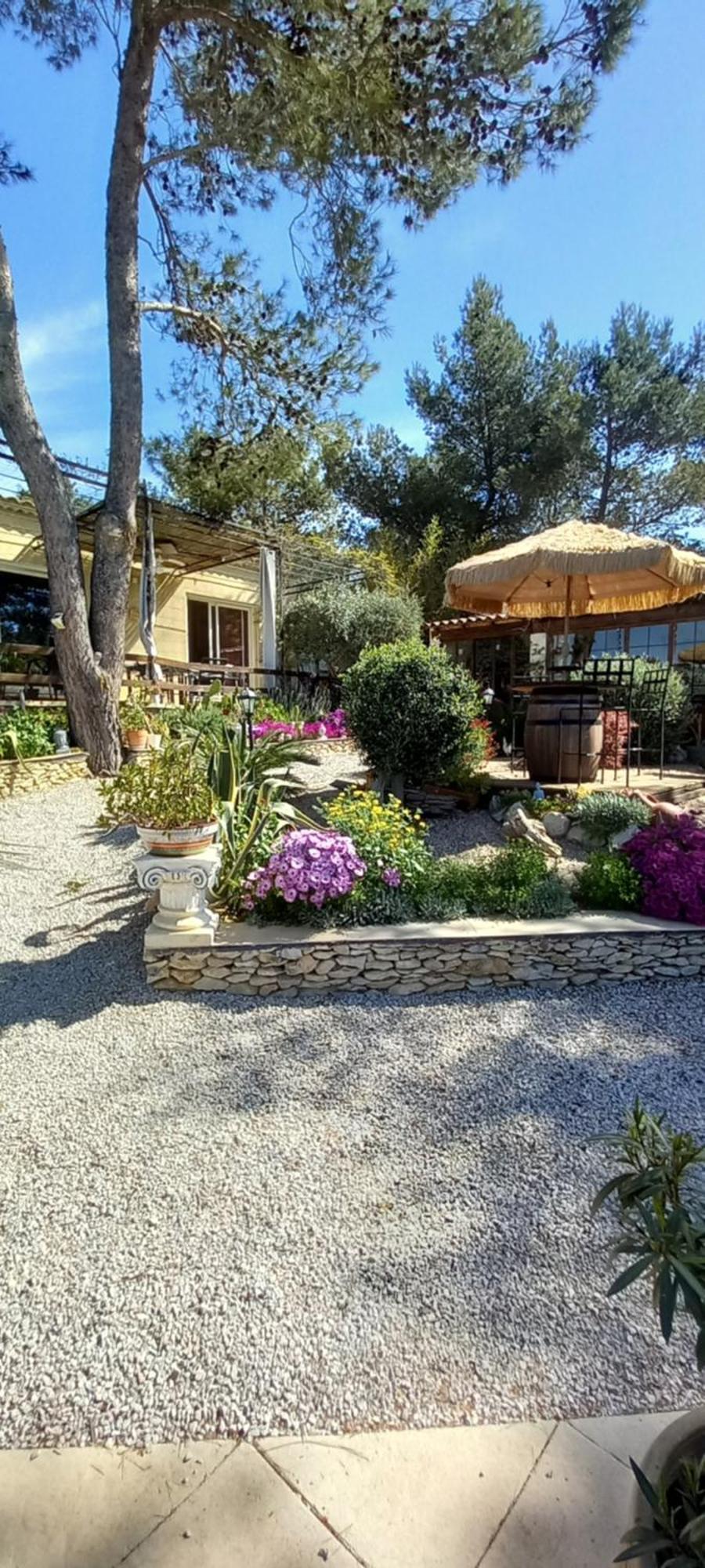 Bed and Breakfast Les Coronilles Beaucaire  Esterno foto